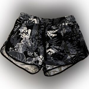 Yado Black Camo Floral Shorts w Pockets 82325